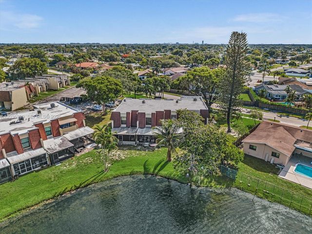 8902 Palm Tree Lane 8902, Pembroke Pines, FL 33024