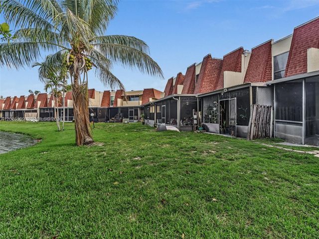 8902 Palm Tree Lane 8902, Pembroke Pines, FL 33024