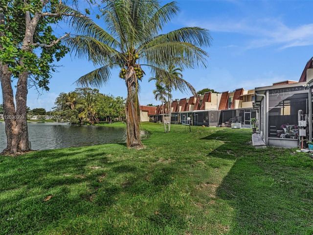 8902 Palm Tree Lane 8902, Pembroke Pines, FL 33024