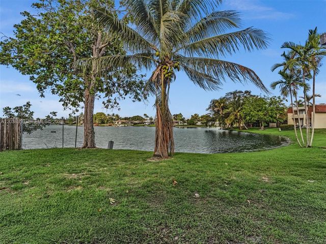 8902 Palm Tree Lane 8902, Pembroke Pines, FL 33024