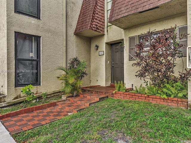 8902 Palm Tree Lane 8902, Pembroke Pines, FL 33024
