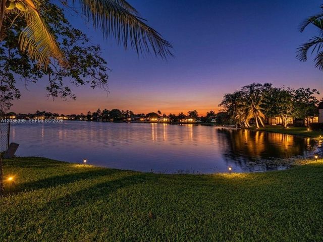 8902 Palm Tree Lane 8902, Pembroke Pines, FL 33024