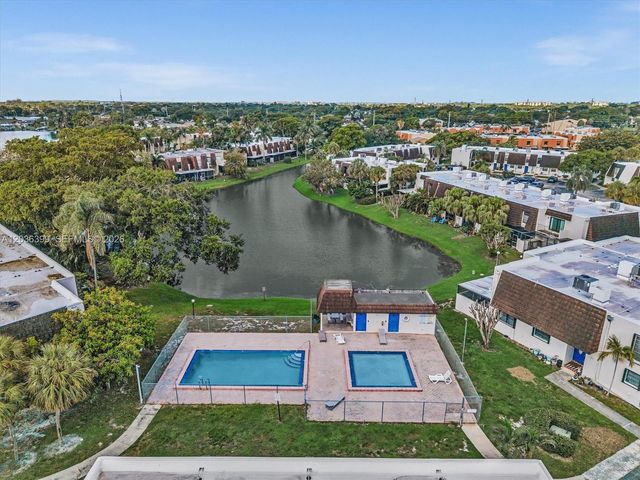 8902 Palm Tree Lane 8902, Pembroke Pines, FL 33024