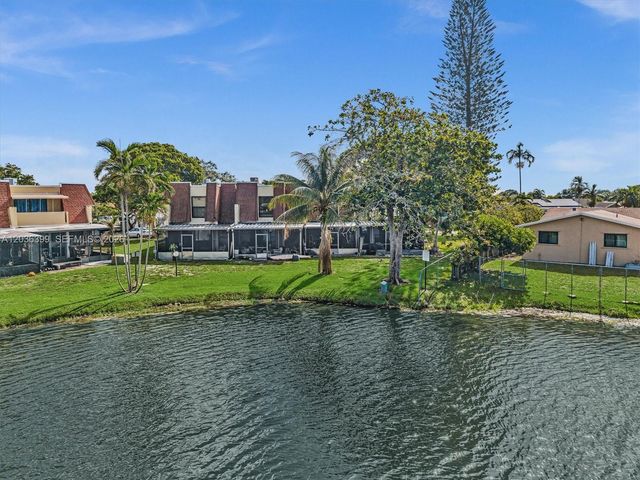 8902 Palm Tree Lane 8902, Pembroke Pines, FL 33024