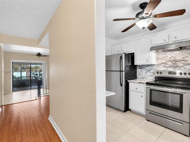 8902 Palm Tree Lane 8902, Pembroke Pines, FL 33024