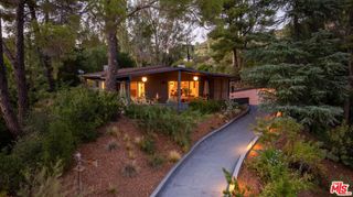 24647 Mulholland Highway, Calabasas, CA 91302