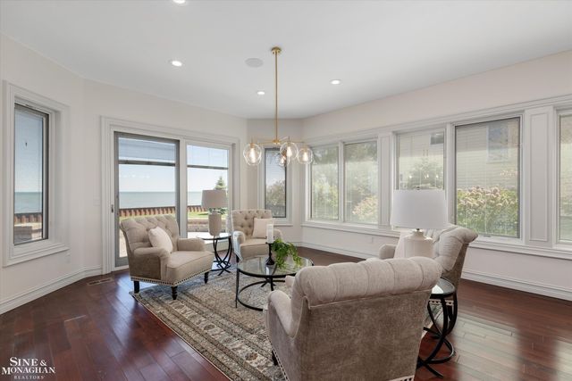 28908 Jefferson Avenue, Saint Clair Shores, MI 48081