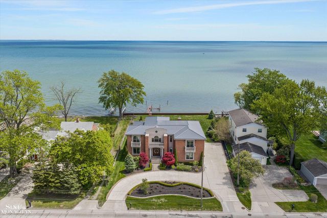28908 Jefferson Avenue, Saint Clair Shores, MI 48081