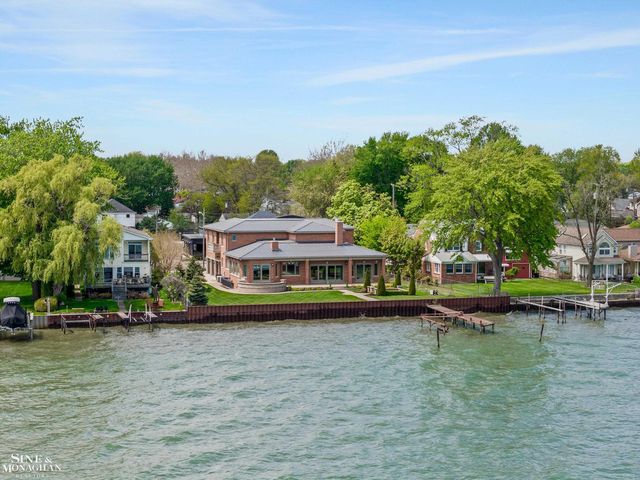 28908 Jefferson Avenue, Saint Clair Shores, MI 48081