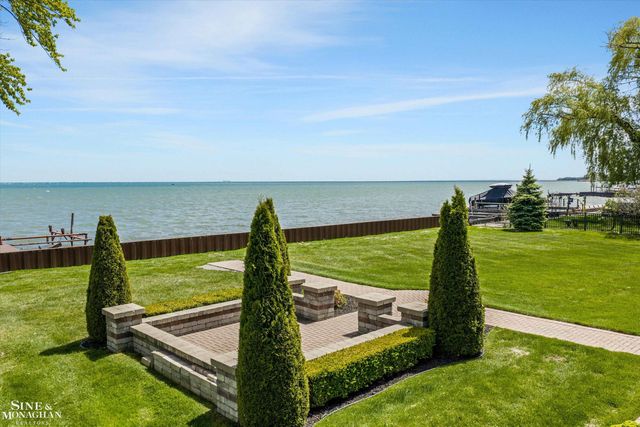 28908 Jefferson Avenue, Saint Clair Shores, MI 48081