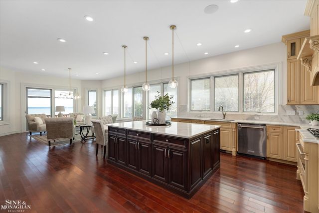 28908 Jefferson Avenue, Saint Clair Shores, MI 48081