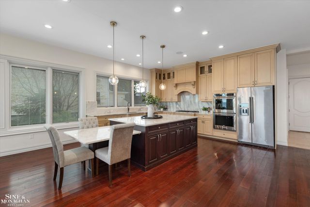 28908 Jefferson Avenue, Saint Clair Shores, MI 48081