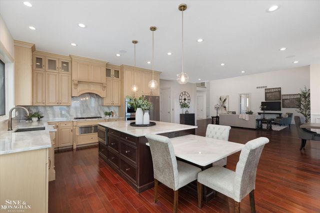 28908 Jefferson Avenue, Saint Clair Shores, MI 48081