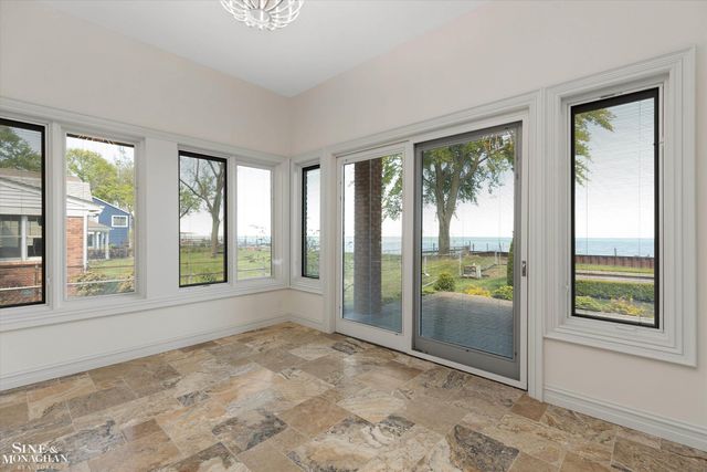 28908 Jefferson Avenue, Saint Clair Shores, MI 48081