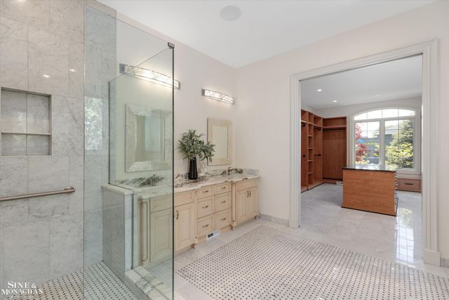 28908 Jefferson Avenue, Saint Clair Shores, MI 48081
