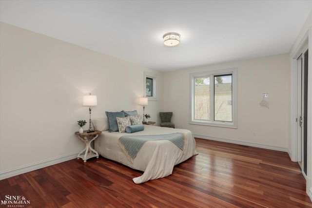 28908 Jefferson Avenue, Saint Clair Shores, MI 48081