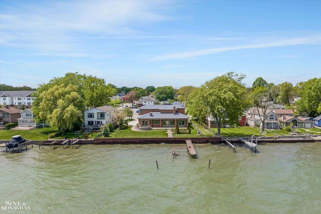 28908 Jefferson Avenue, Saint Clair Shores, MI 48081