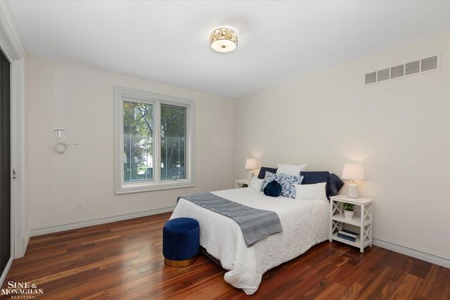 28908 Jefferson Avenue, Saint Clair Shores, MI 48081