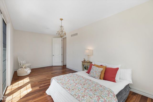 28908 Jefferson Avenue, Saint Clair Shores, MI 48081