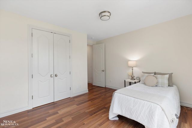 28908 Jefferson Avenue, Saint Clair Shores, MI 48081