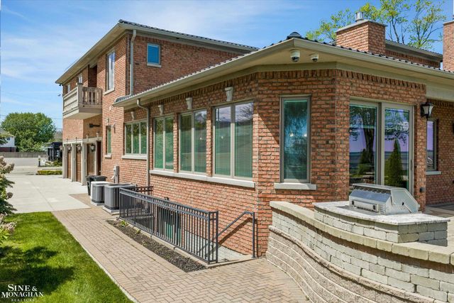 28908 Jefferson Avenue, Saint Clair Shores, MI 48081