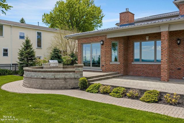 28908 Jefferson Avenue, Saint Clair Shores, MI 48081
