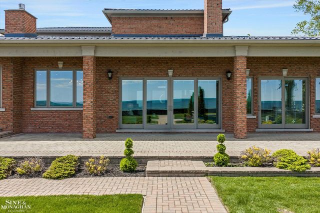 28908 Jefferson Avenue, Saint Clair Shores, MI 48081
