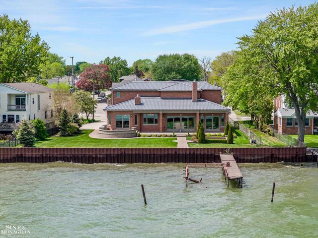 28908 Jefferson Avenue, Saint Clair Shores, MI 48081