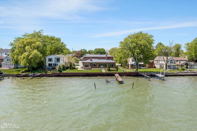 28908 Jefferson Avenue, Saint Clair Shores, MI 48081