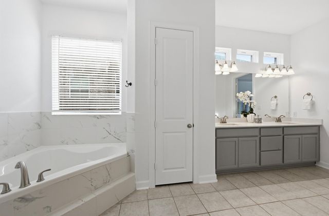 498 Gamble DR, Buda, TX 78610