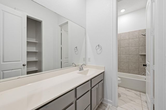 498 Gamble DR, Buda, TX 78610