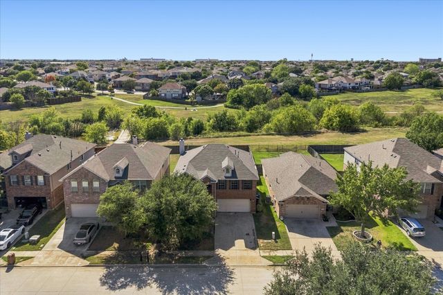 8745 Golden Sunset Trail, Fort Worth, TX 76244