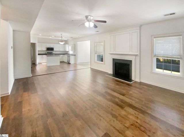 139 Castleton Circle, Boiling Springs, SC 29316