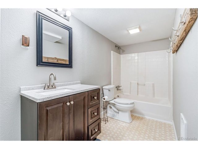 812 Brookside Dr, Longmont, CO 80504