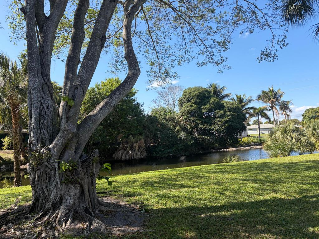 2051 NW 46th Avenue F202, Lauderhill, FL 33313