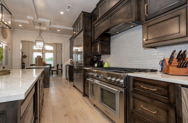878 E Galway Court, Nixa, MO 65714
