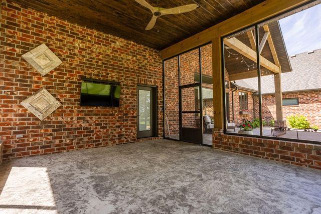 878 E Galway Court, Nixa, MO 65714