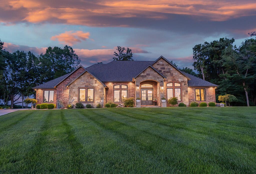 878 E Galway Court, Nixa, MO 65714