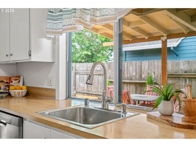 20180 Sw SANDRA Ct, Beaverton, OR 97003