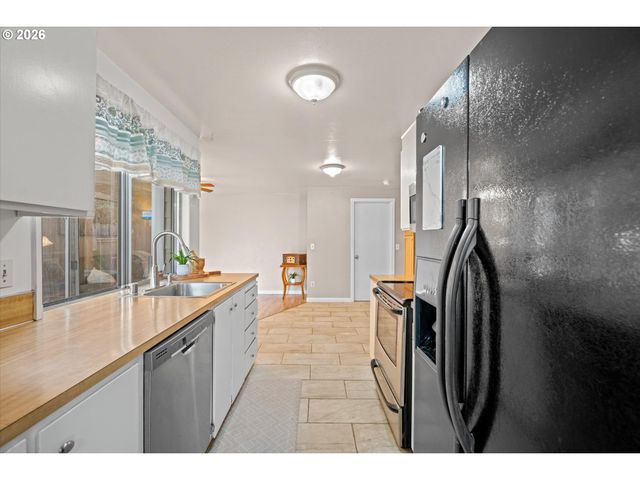 20180 Sw SANDRA Ct, Beaverton, OR 97003