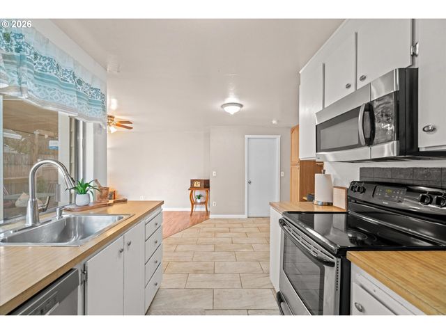 20180 Sw SANDRA Ct, Beaverton, OR 97003