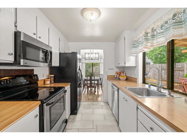 20180 Sw SANDRA Ct, Beaverton, OR 97003