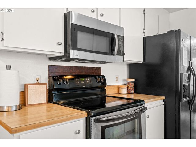 20180 Sw SANDRA Ct, Beaverton, OR 97003
