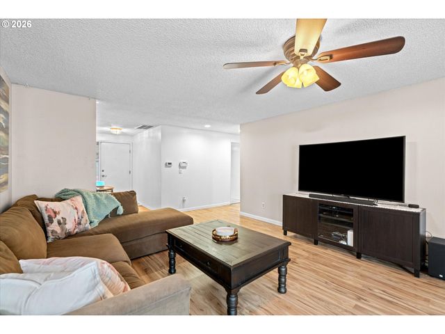 20180 Sw SANDRA Ct, Beaverton, OR 97003