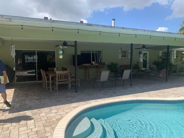 3194 Pebble Beach Drive, Lake Worth, FL 33467