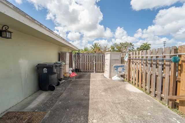 3194 Pebble Beach Drive, Lake Worth, FL 33467