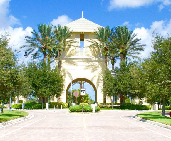 11340 SW Vanderbilt Circle, Port St. Lucie, FL 34987