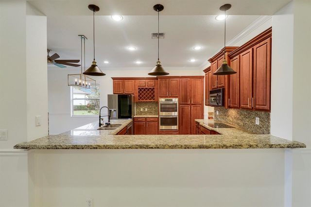 11340 SW Vanderbilt Circle, Port St. Lucie, FL 34987