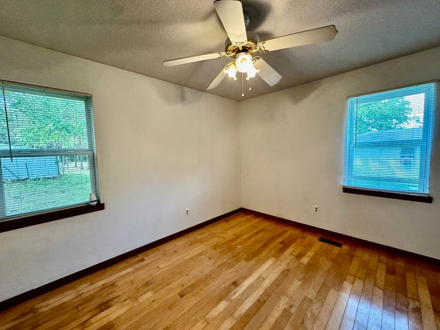 116 Utopia Road, Melbourne, AR 72556