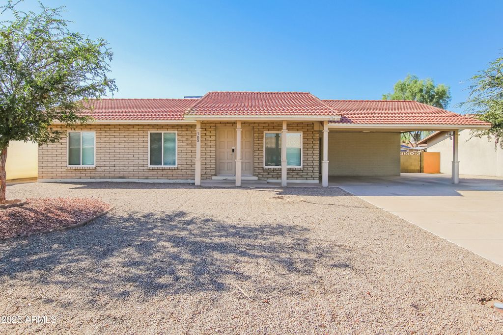 Image 1 of property listing at 705 E CALLE BOLO Lane, Goodyear, AZ 85338